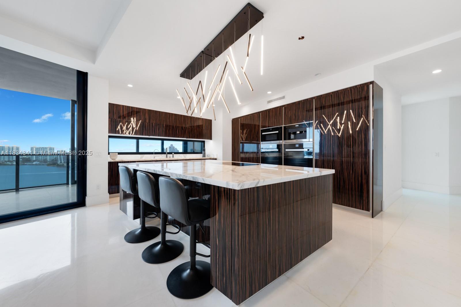 image Porsche Design Tower7
