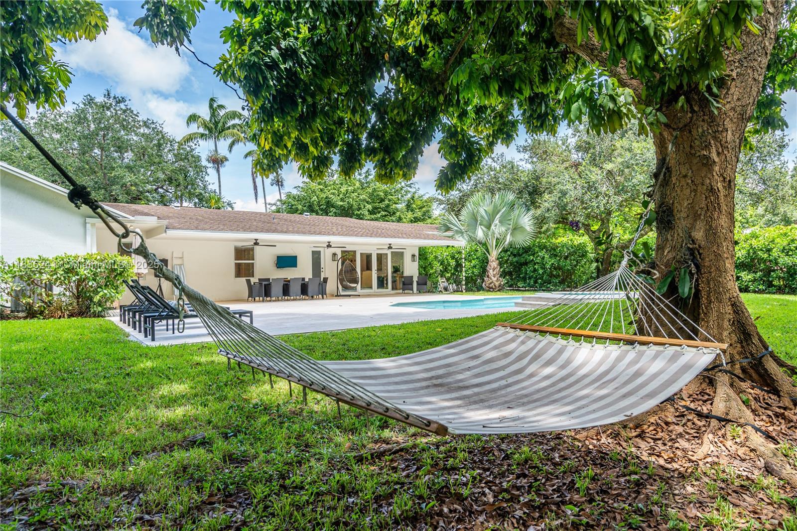 10821 SW 92nd Ave Miami, FL 33176