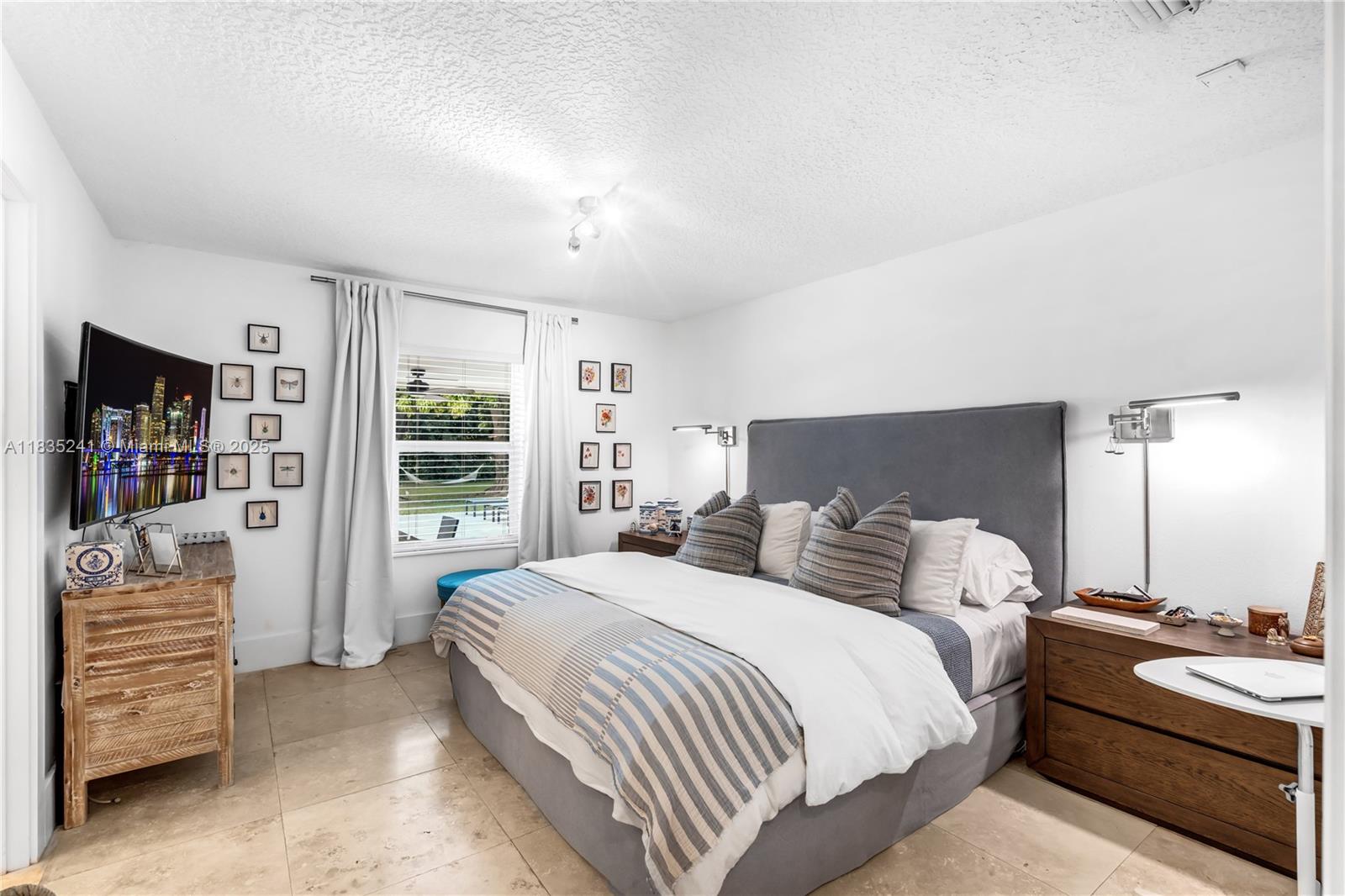 10821 SW 92nd Ave Miami, FL 33176