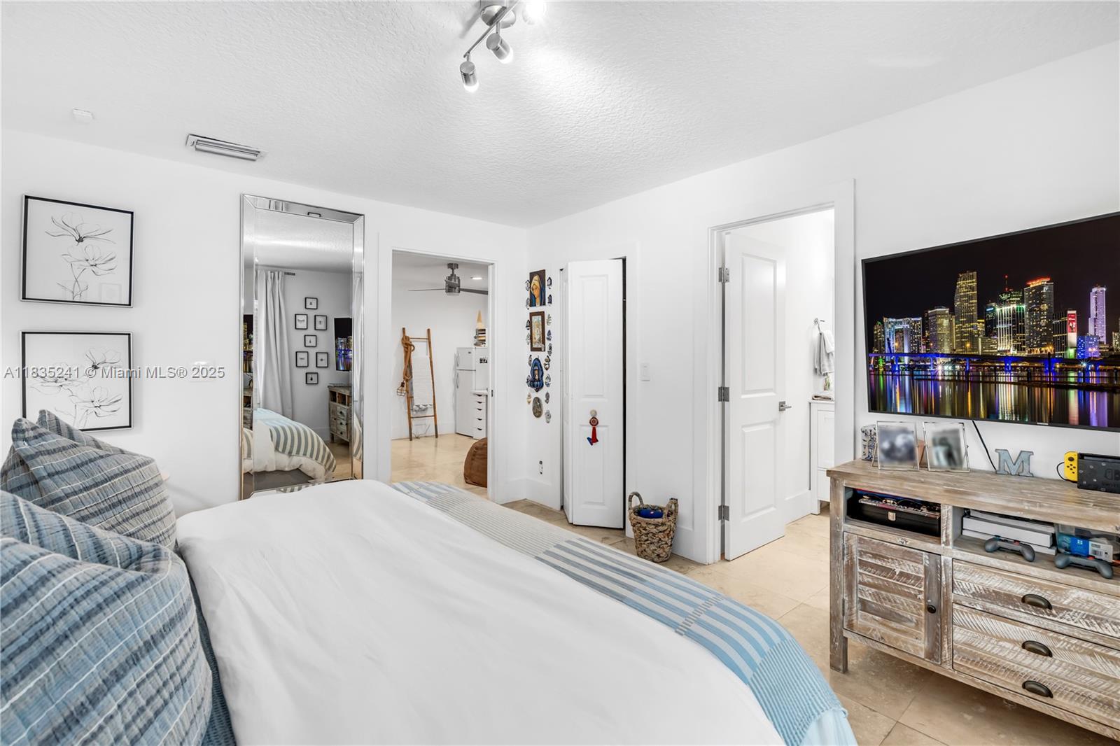 10821 SW 92nd Ave Miami, FL 33176