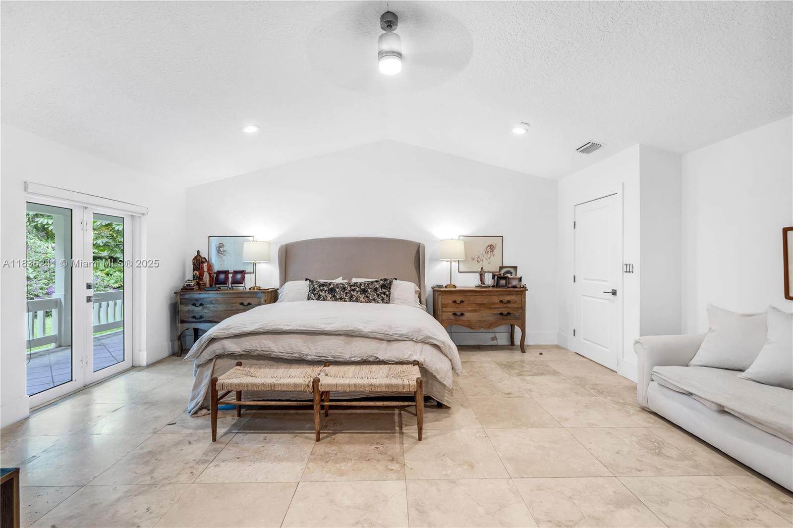 10821 SW 92nd Ave Miami, FL 33176