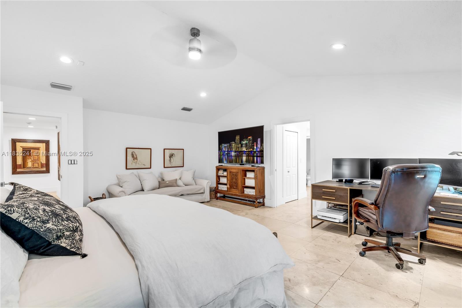 10821 SW 92nd Ave Miami, FL 33176