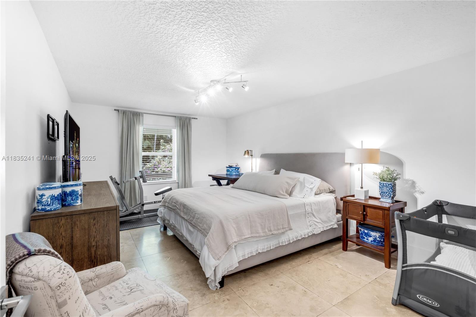 10821 SW 92nd Ave Miami, FL 33176