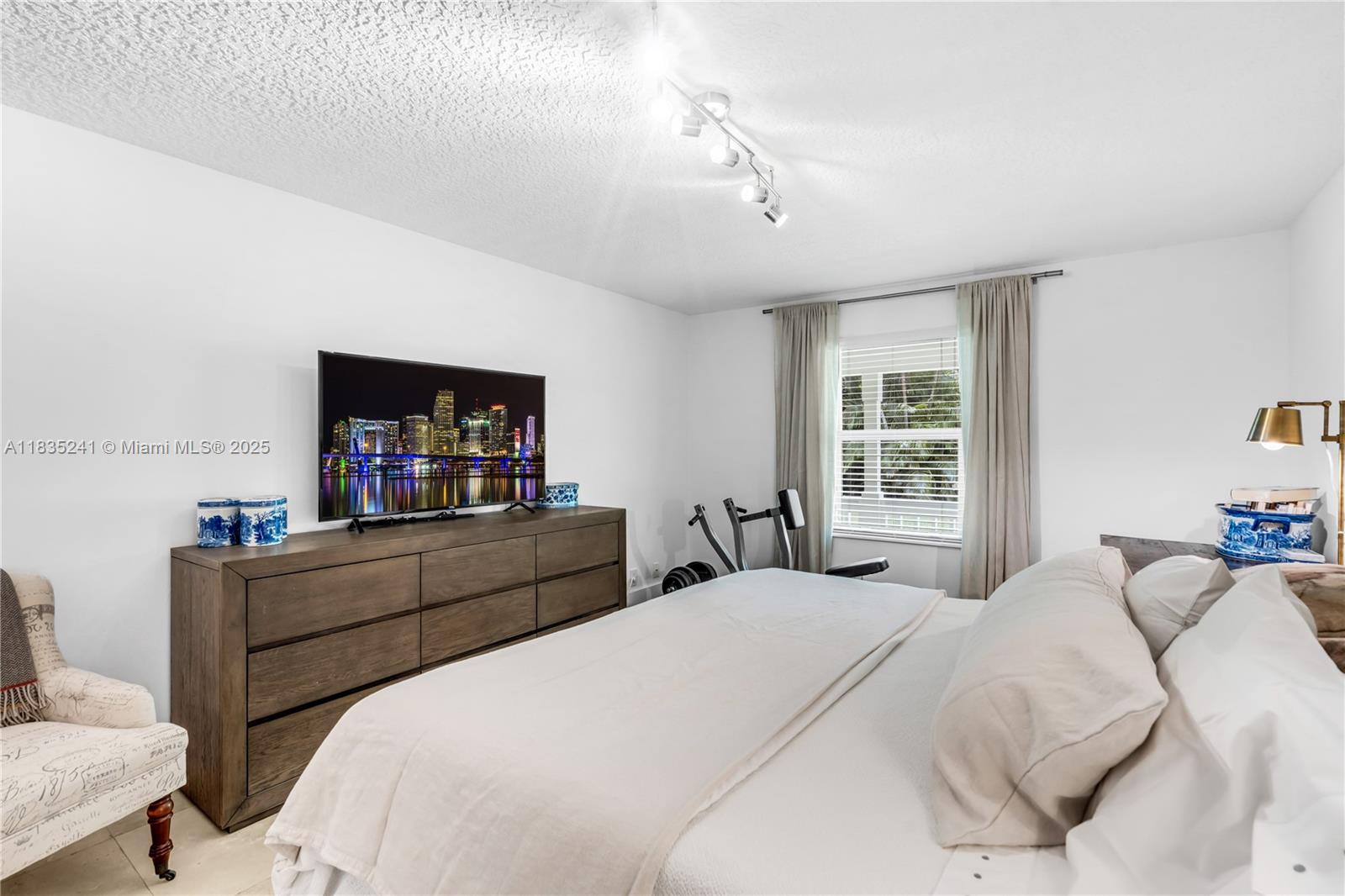 10821 SW 92nd Ave Miami, FL 33176