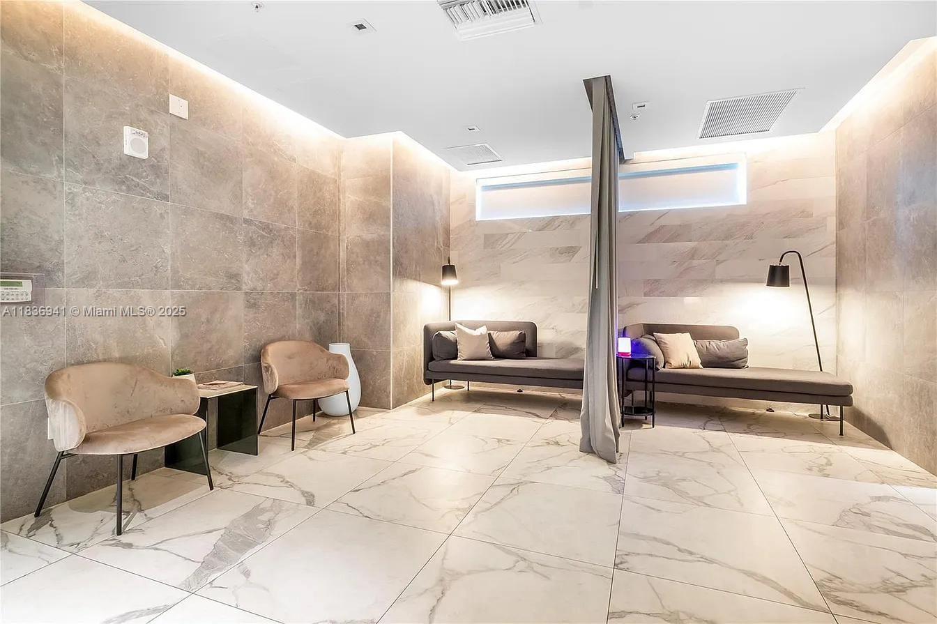 image Ivy Condo30