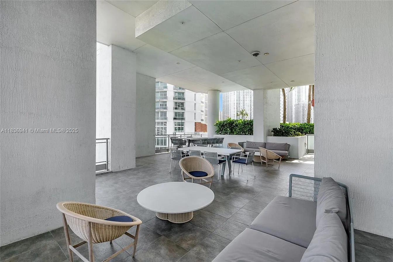 image Ivy Condo40