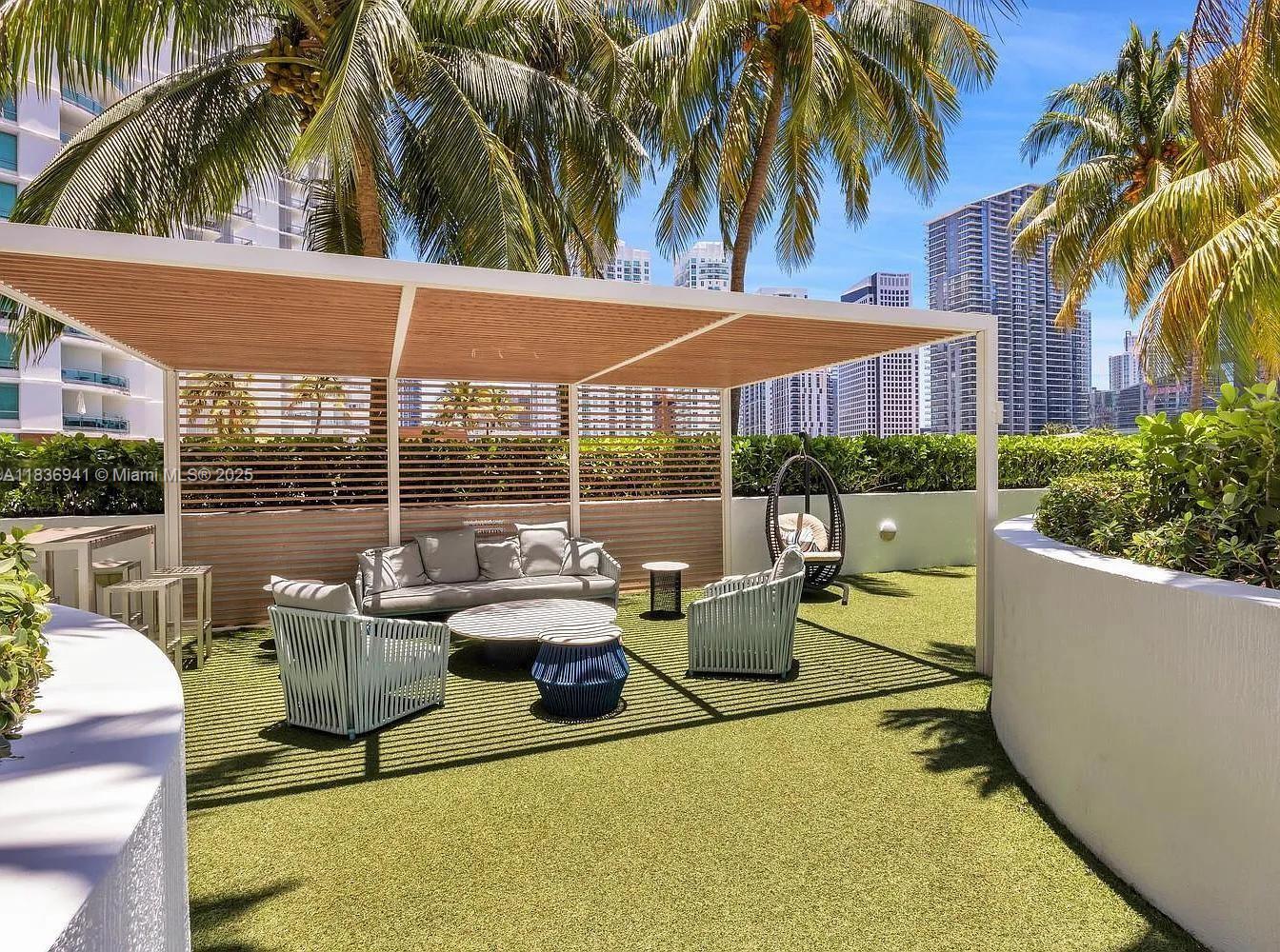 image Ivy Condo48