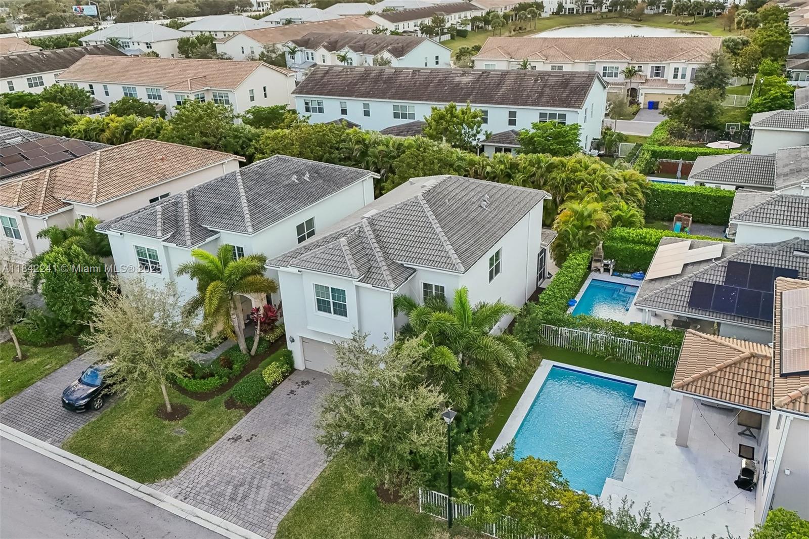 1402 Myrtle Oak Ter