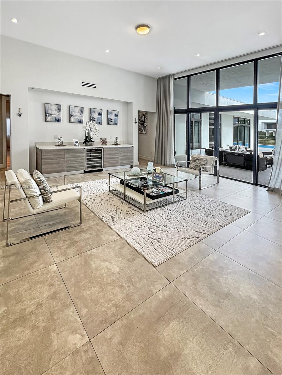 16640 Sunset Way Weston, FL 33326 16640 Sunset Way Weston, FL 33326