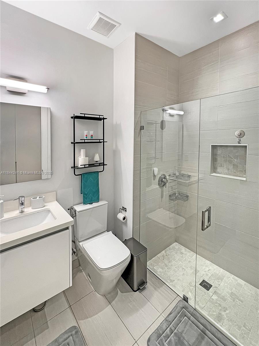 16640 Sunset Way Weston, FL 33326 16640 Sunset Way Weston, FL 33326