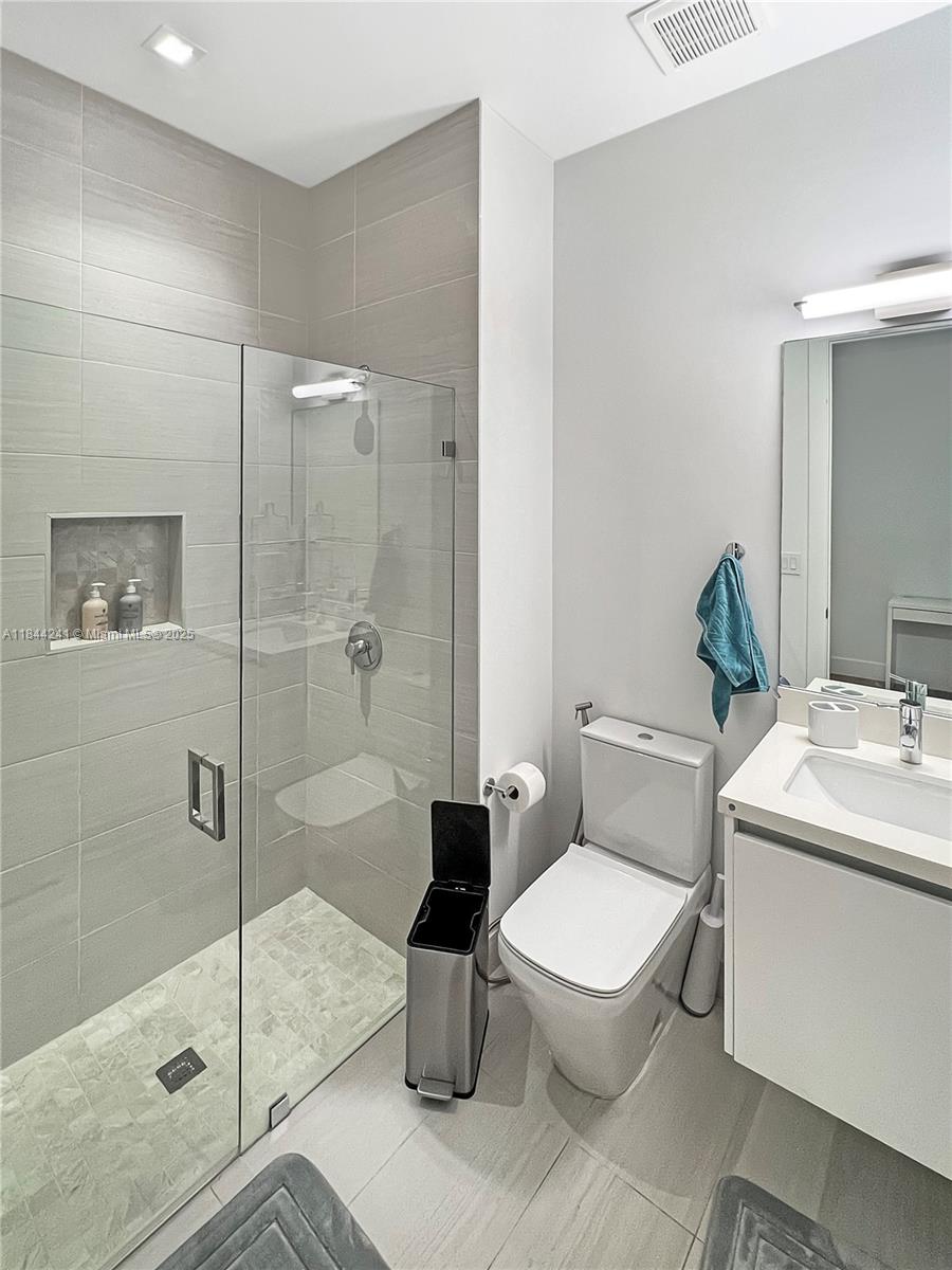 16640 Sunset Way Weston, FL 33326 16640 Sunset Way Weston, FL 33326