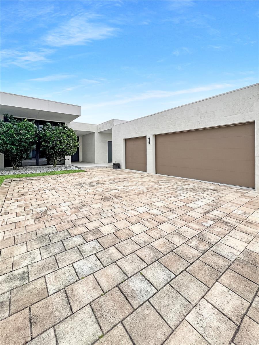 16640 Sunset Way Weston, FL 33326 16640 Sunset Way Weston, FL 33326
