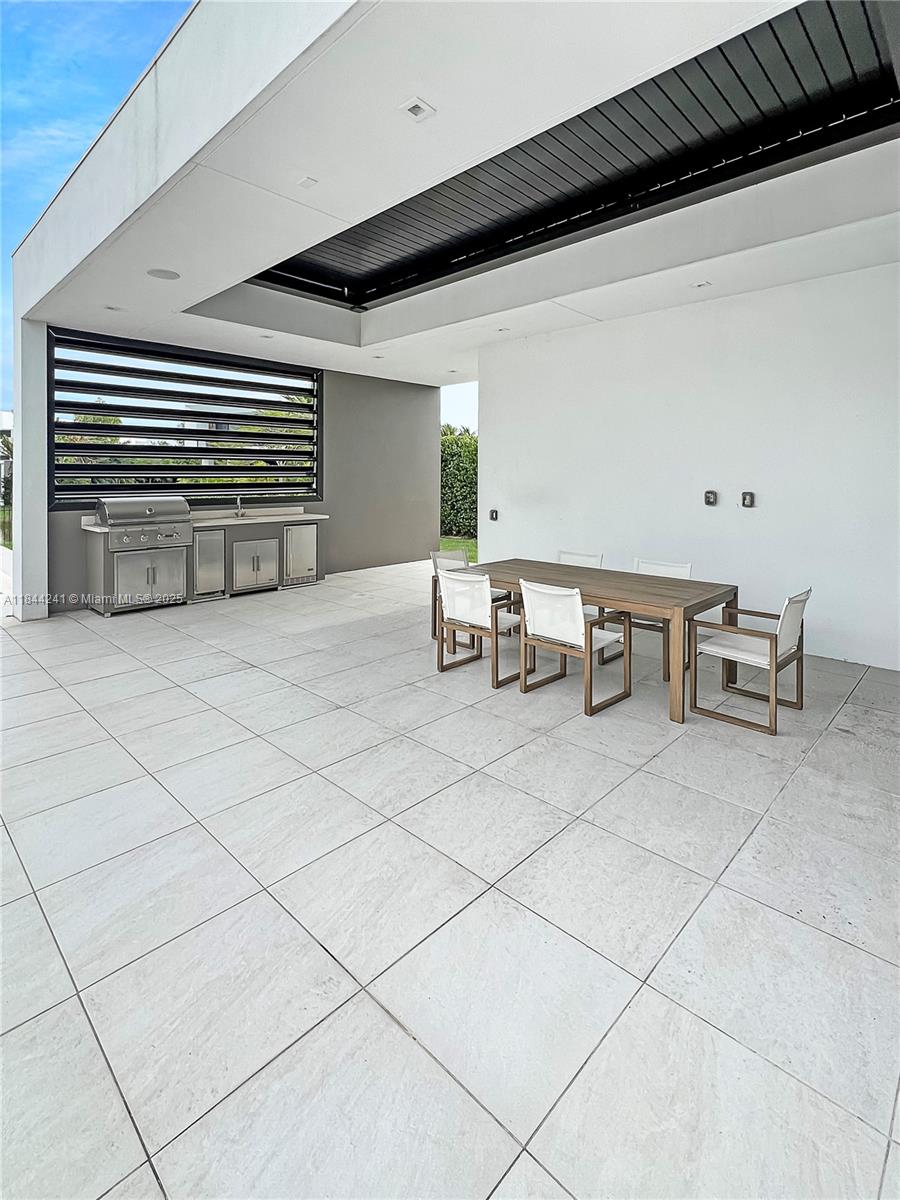 16640 Sunset Way Weston, FL 33326 16640 Sunset Way Weston, FL 33326