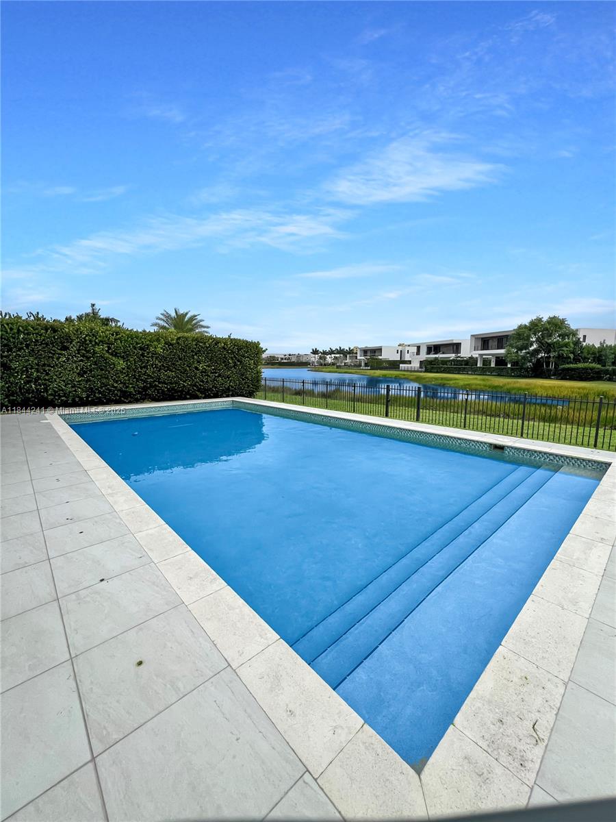 16640 Sunset Way Weston, FL 33326 16640 Sunset Way Weston, FL 33326