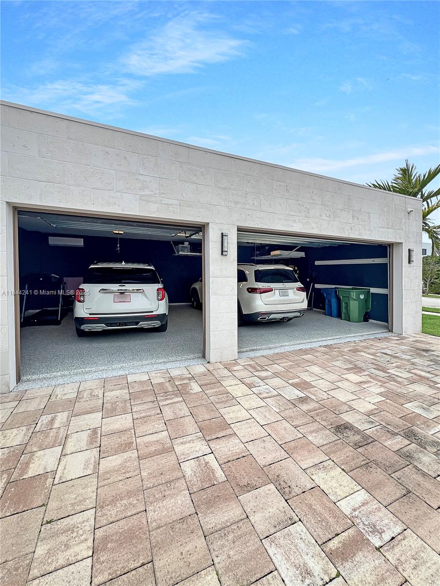 16640 Sunset Way Weston, FL 33326 16640 Sunset Way Weston, FL 33326