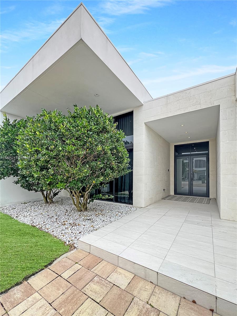 16640 Sunset Way Weston, FL 33326 16640 Sunset Way Weston, FL 33326