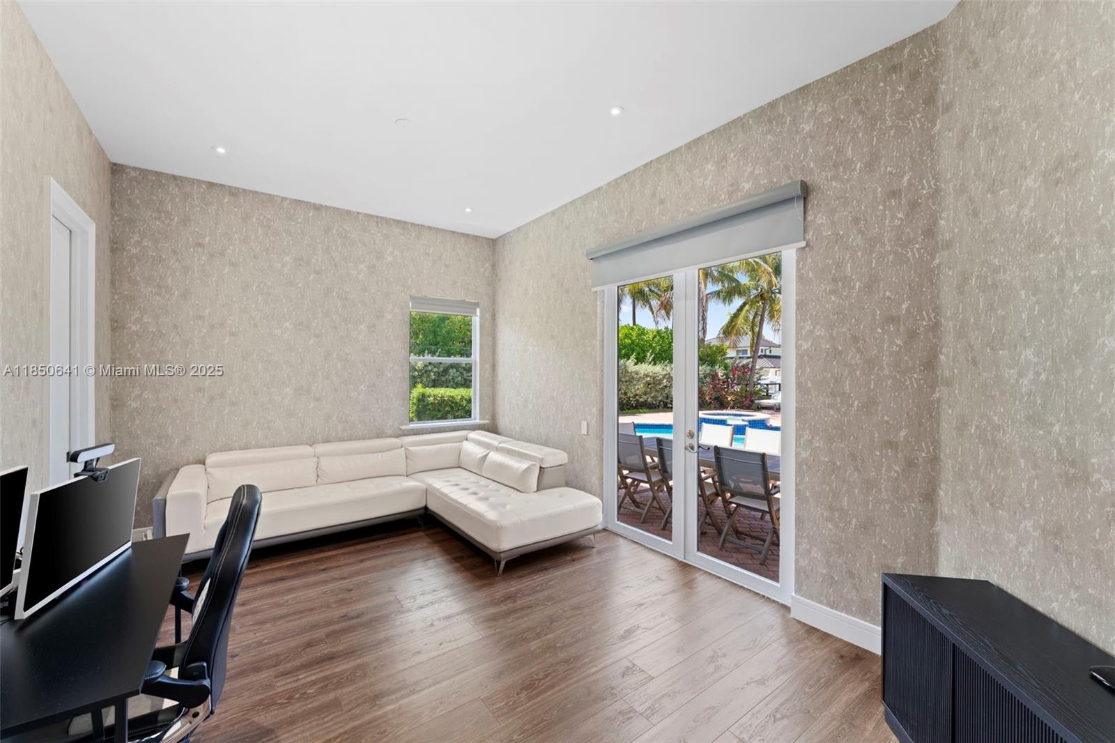 1031 Harbor Ct Hollywood, FL 33019