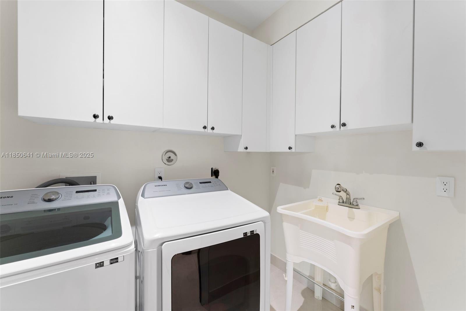 1031 Harbor Ct Hollywood, FL 33019