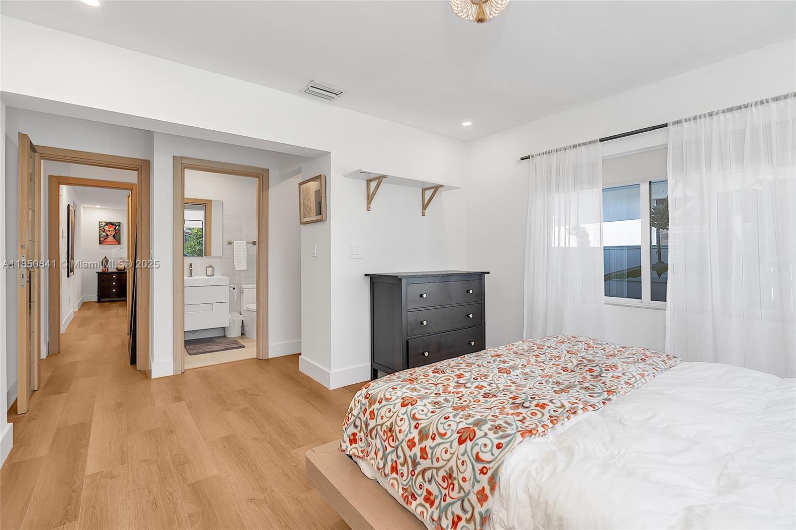 1347 71st St Miami Beach, FL 33141