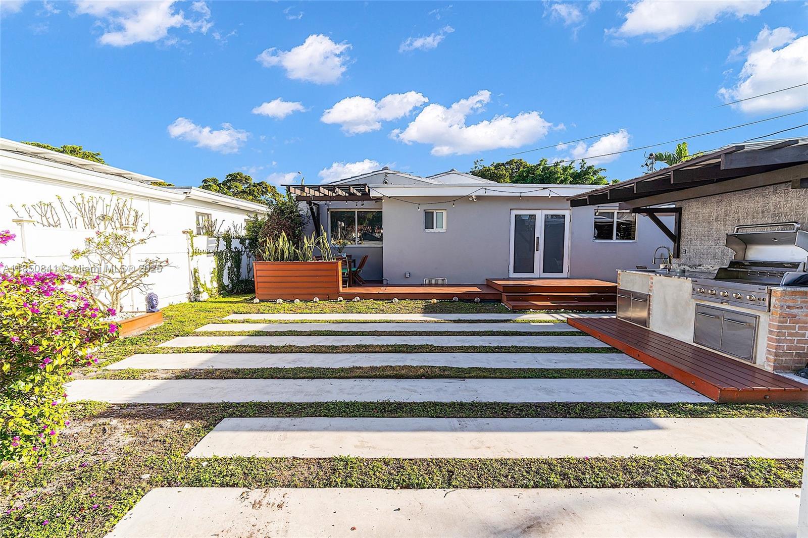 1347 71st St Miami Beach, FL 33141