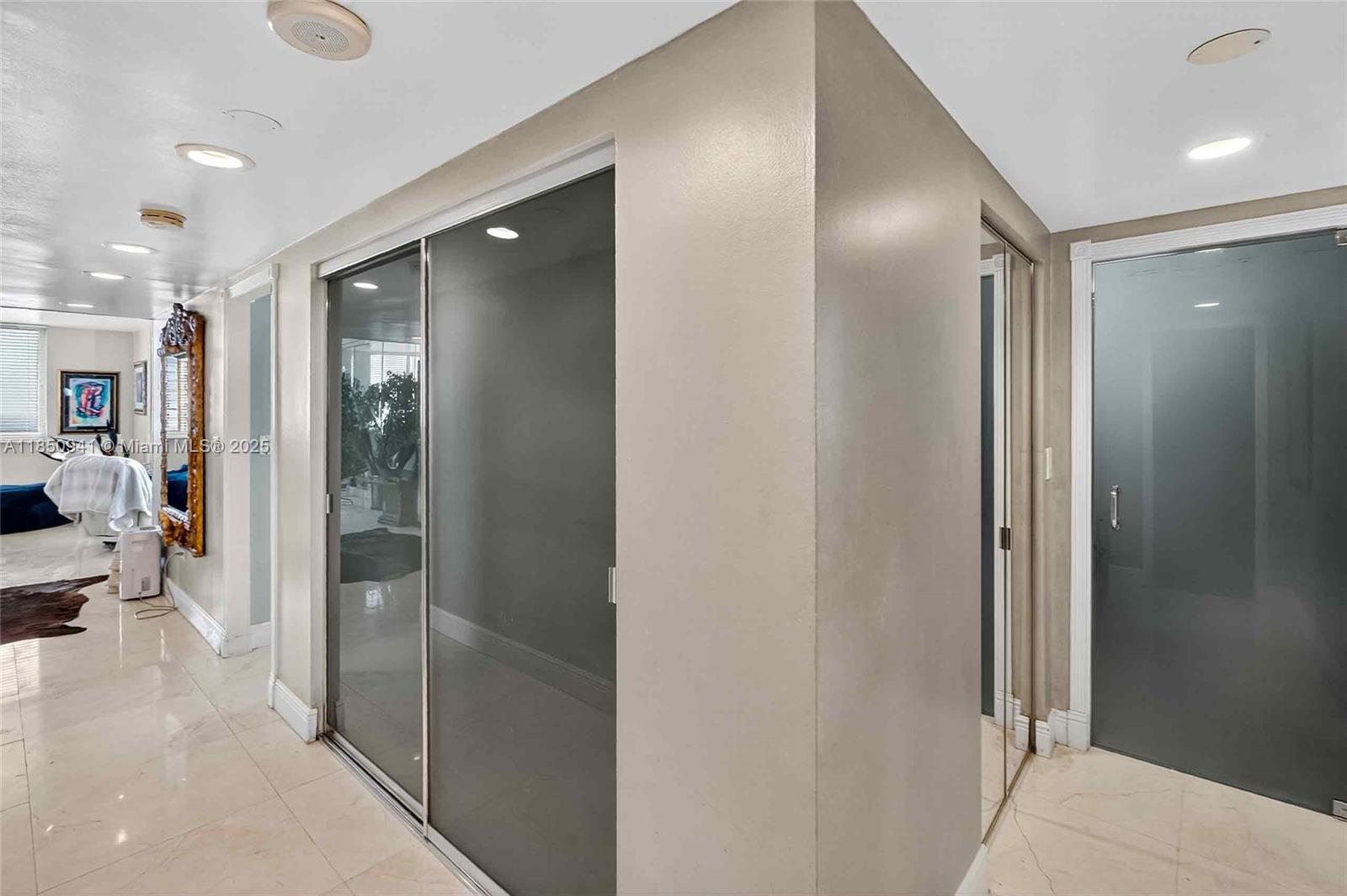 image ARLEN HOUSE CONDO12