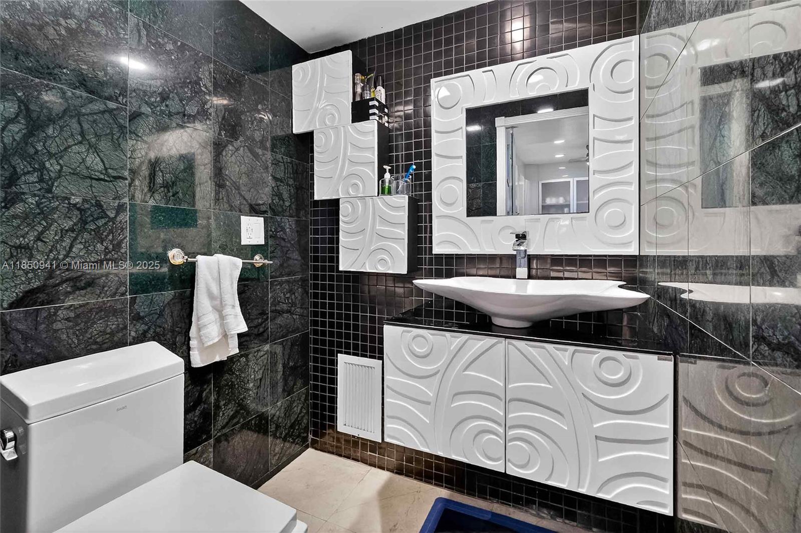 image ARLEN HOUSE CONDO13