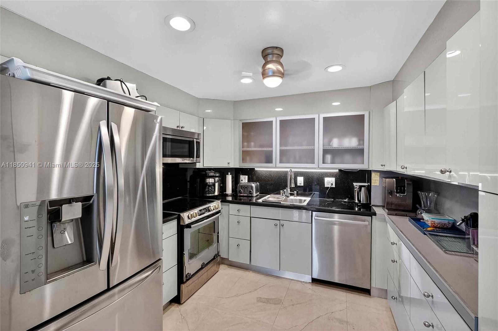 image ARLEN HOUSE CONDO14