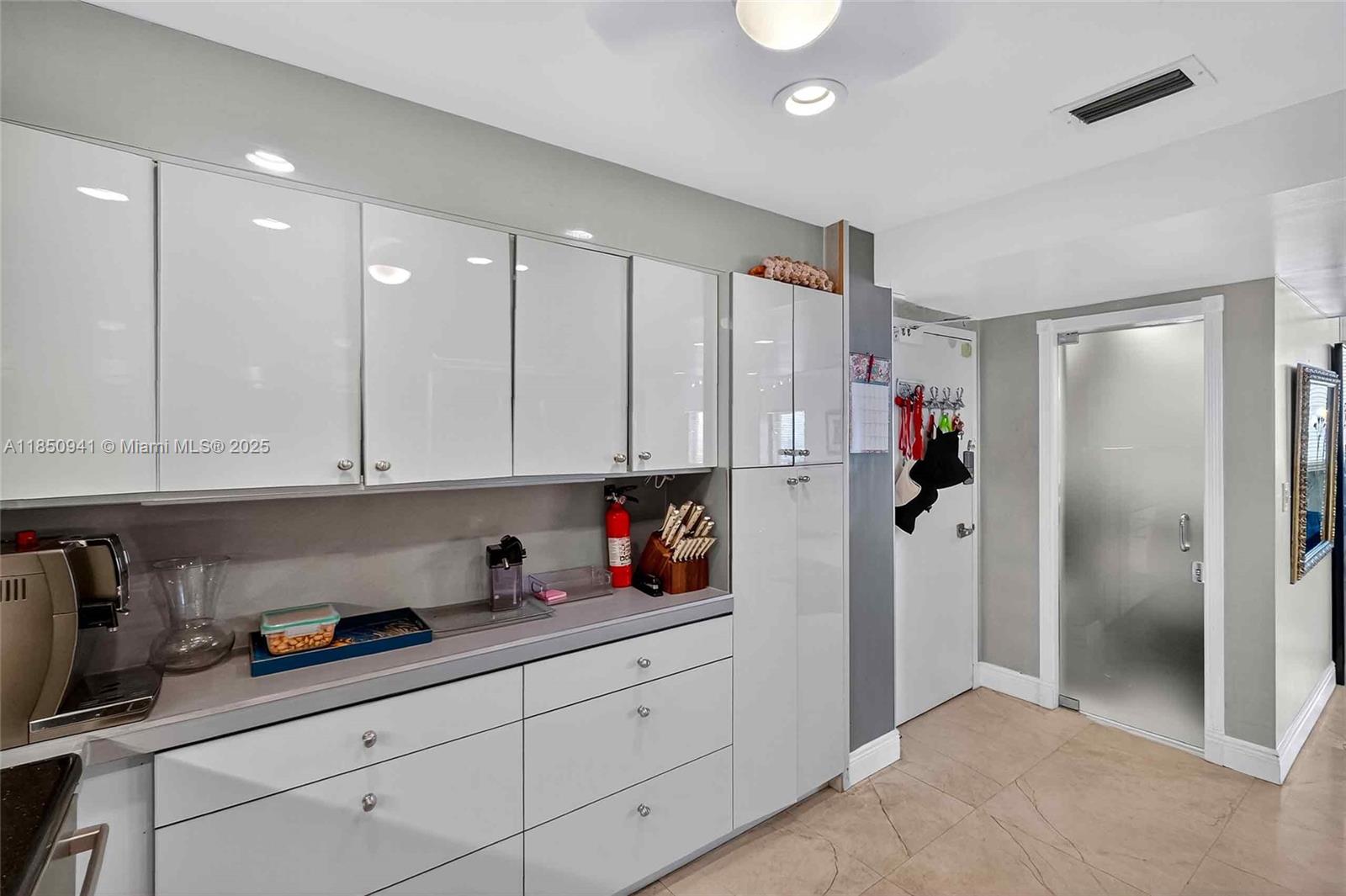 image ARLEN HOUSE CONDO15