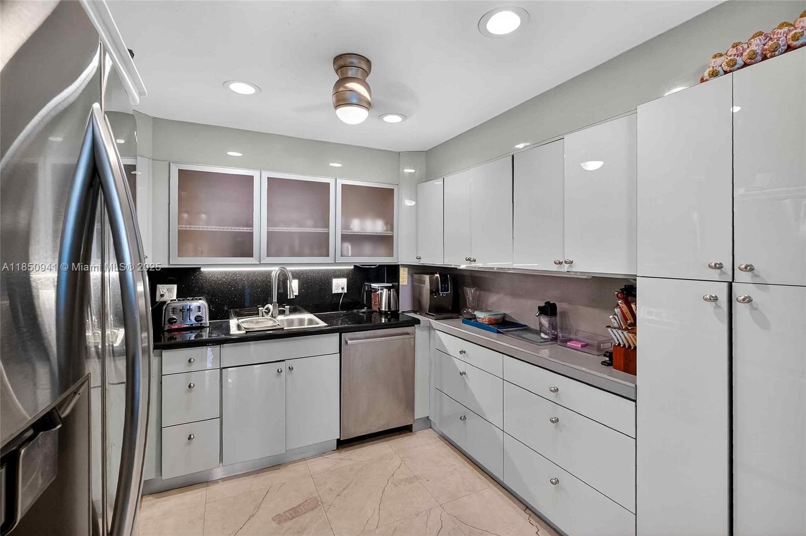 image ARLEN HOUSE CONDO16