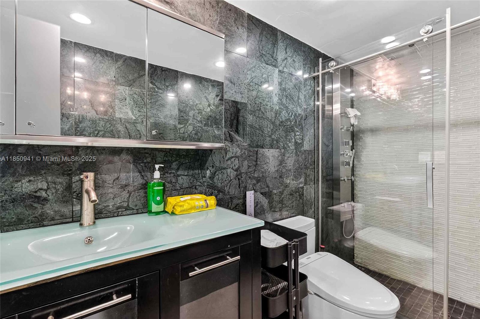 image ARLEN HOUSE CONDO18