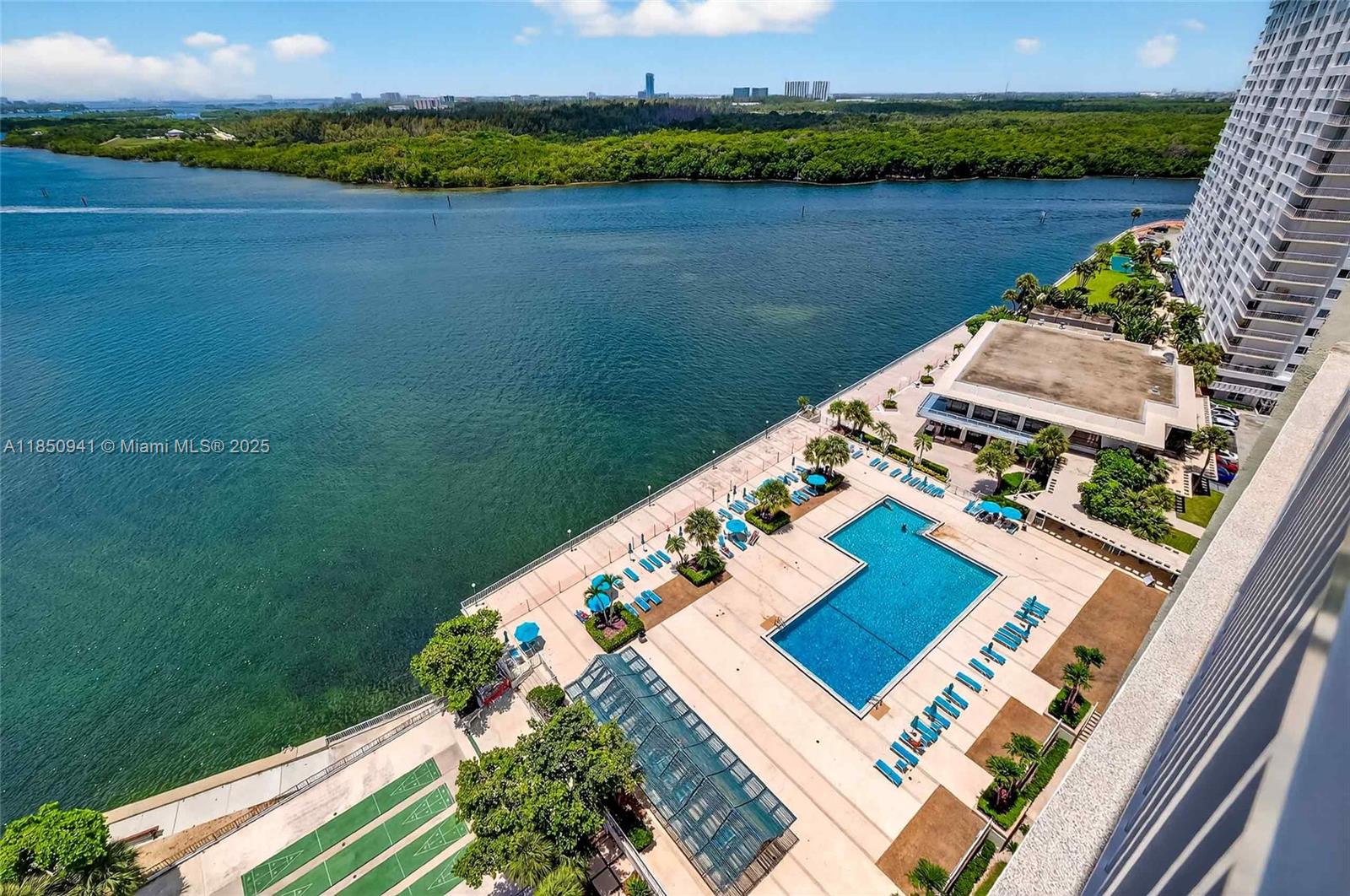 image ARLEN HOUSE CONDO39