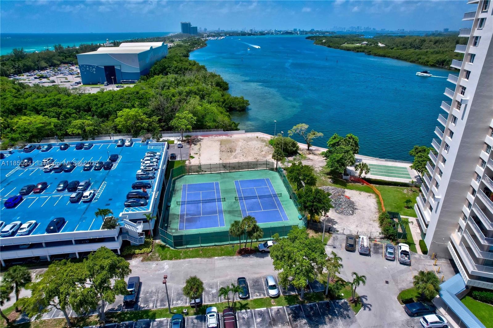 image ARLEN HOUSE CONDO48