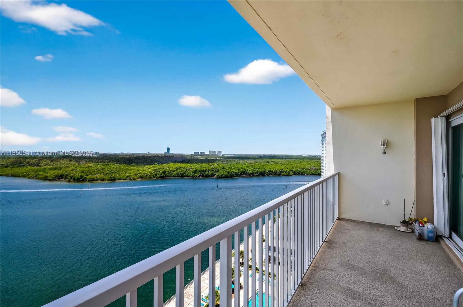 image ARLEN HOUSE CONDO4