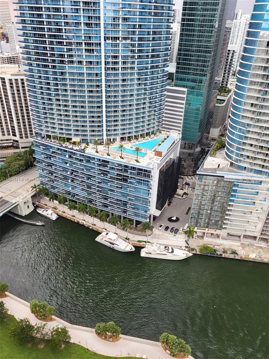 465 Brickell Ave #3804