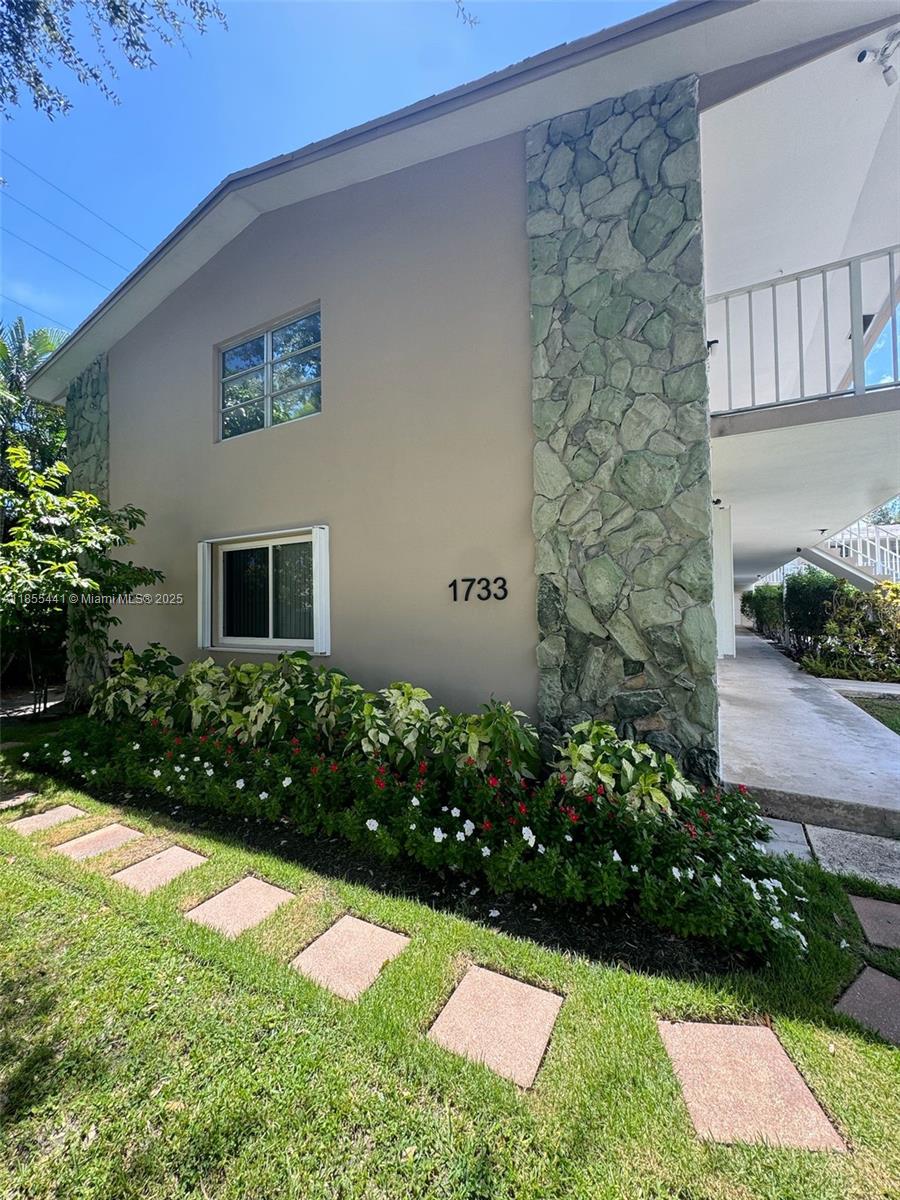 1733 3rd Ave N #6