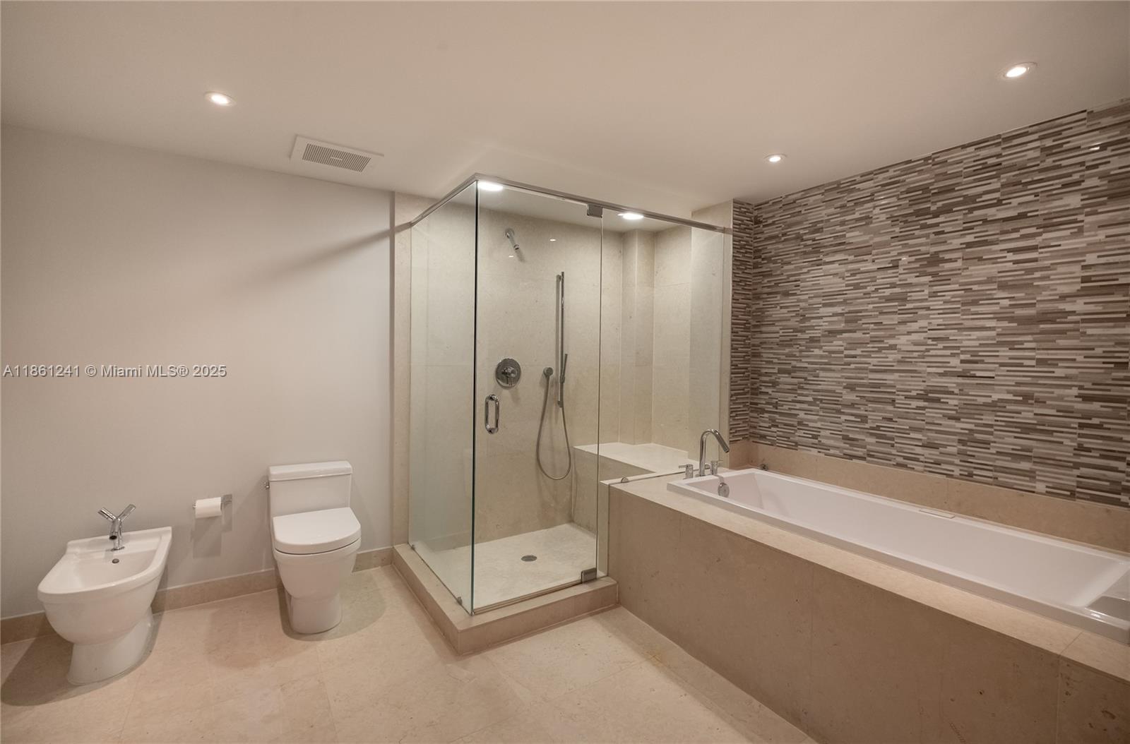 image Iconbrickell Condo No 133