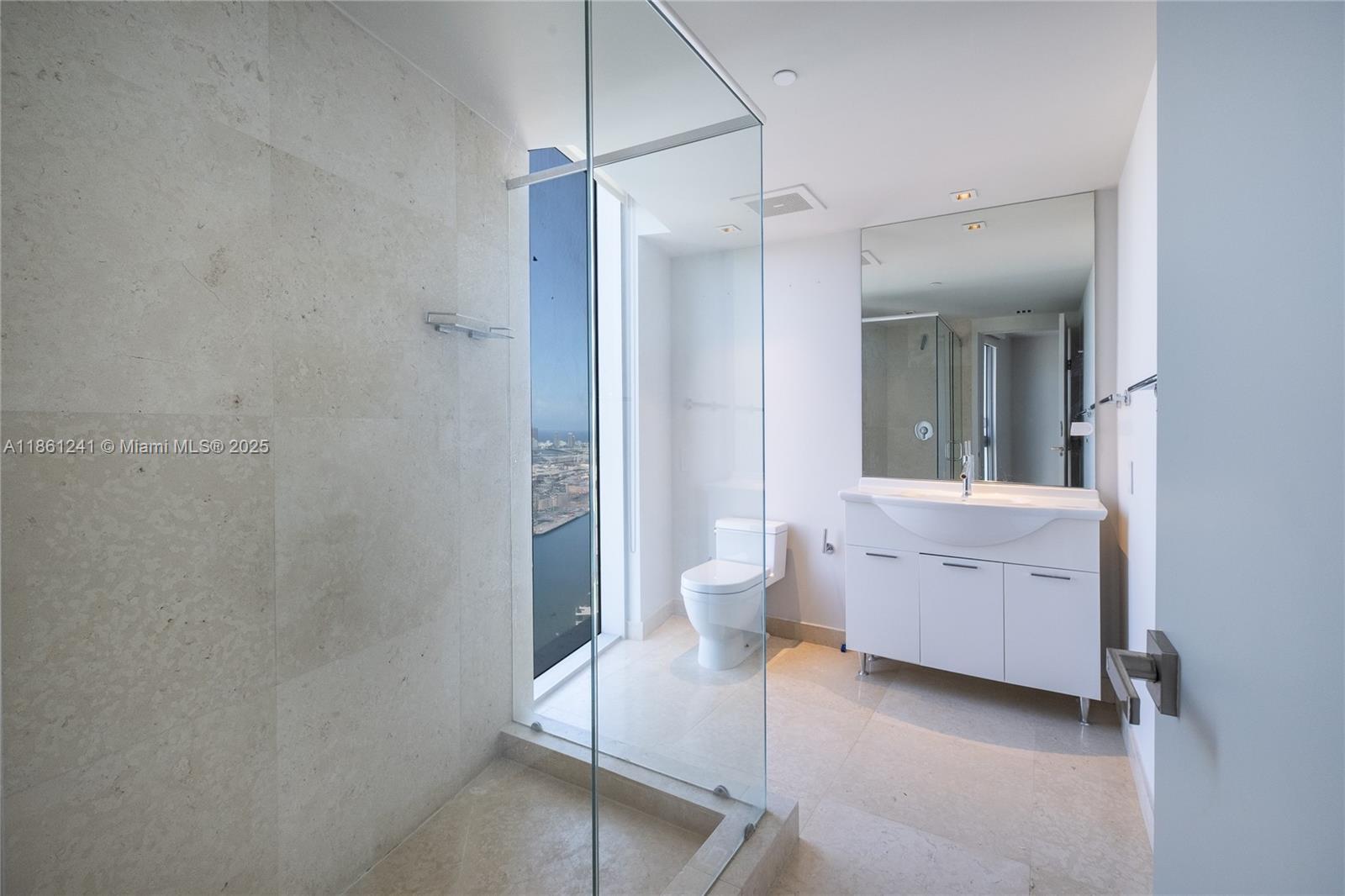 image Iconbrickell Condo No 135