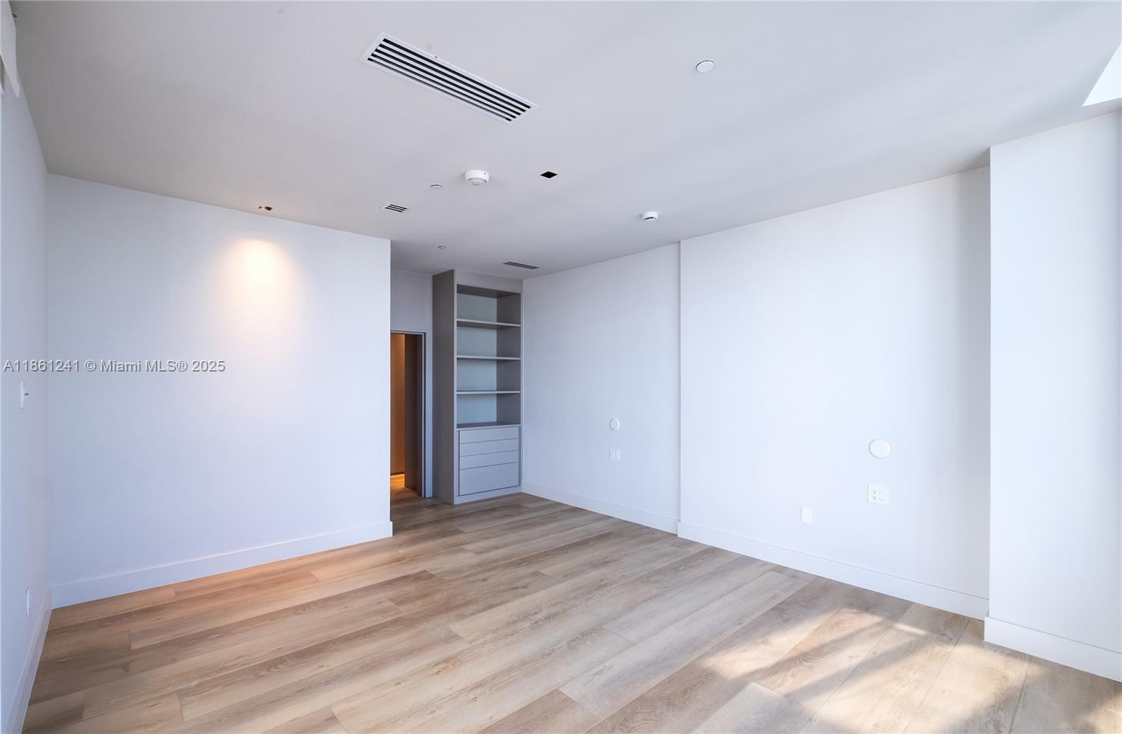 image Iconbrickell Condo No 149
