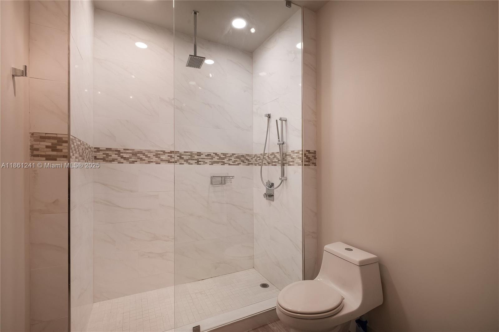 image Iconbrickell Condo No 150