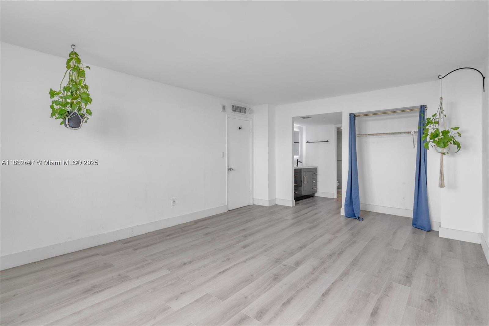 6900 Bay Dr #11F Miami Beach, FL 33141