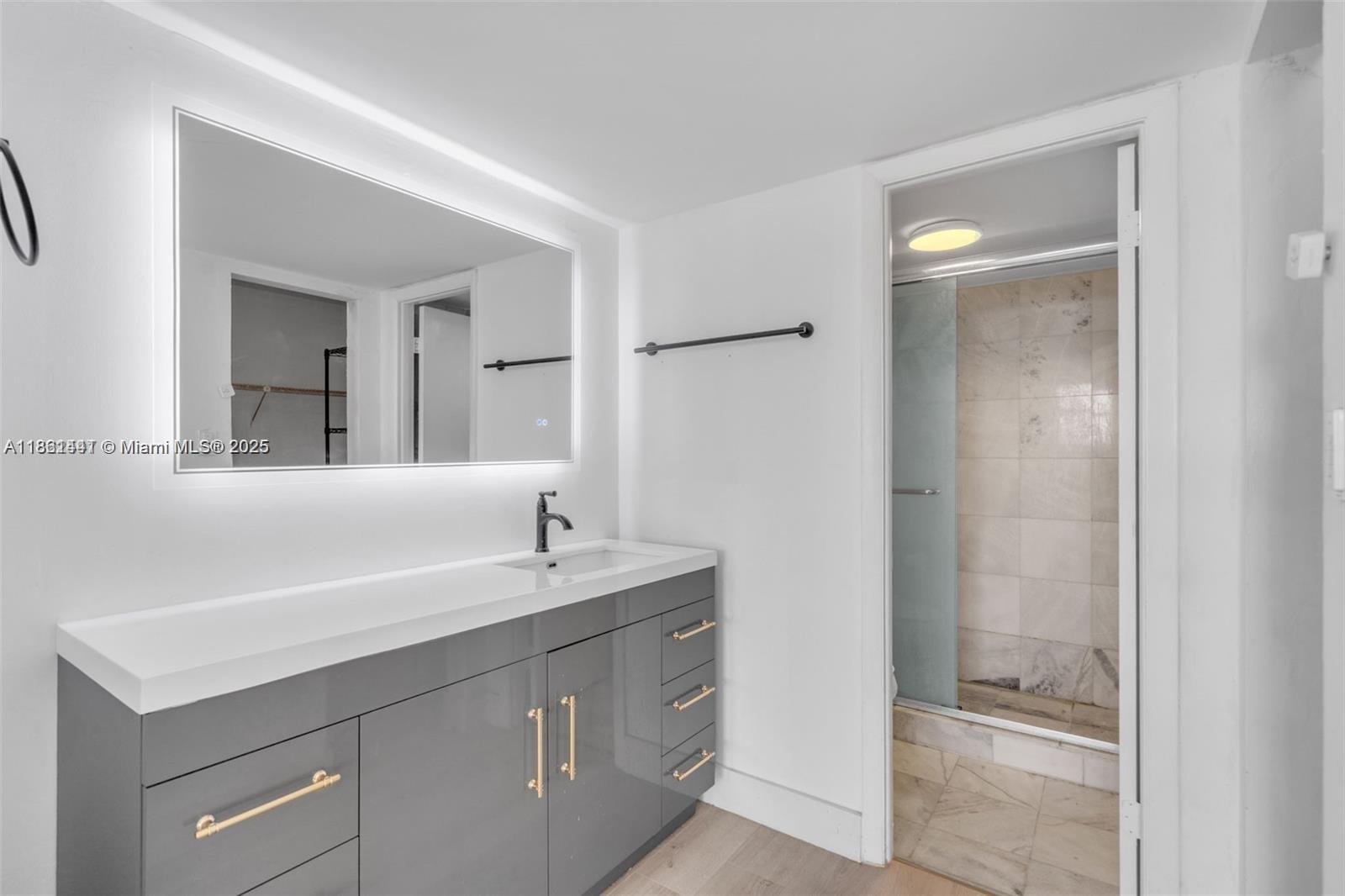 6900 Bay Dr #11F Miami Beach, FL 33141