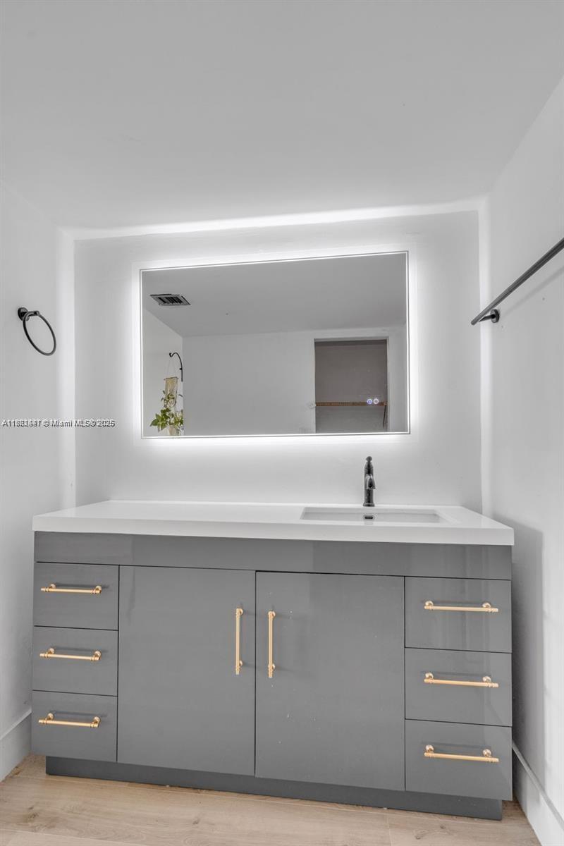 6900 Bay Dr #11F Miami Beach, FL 33141