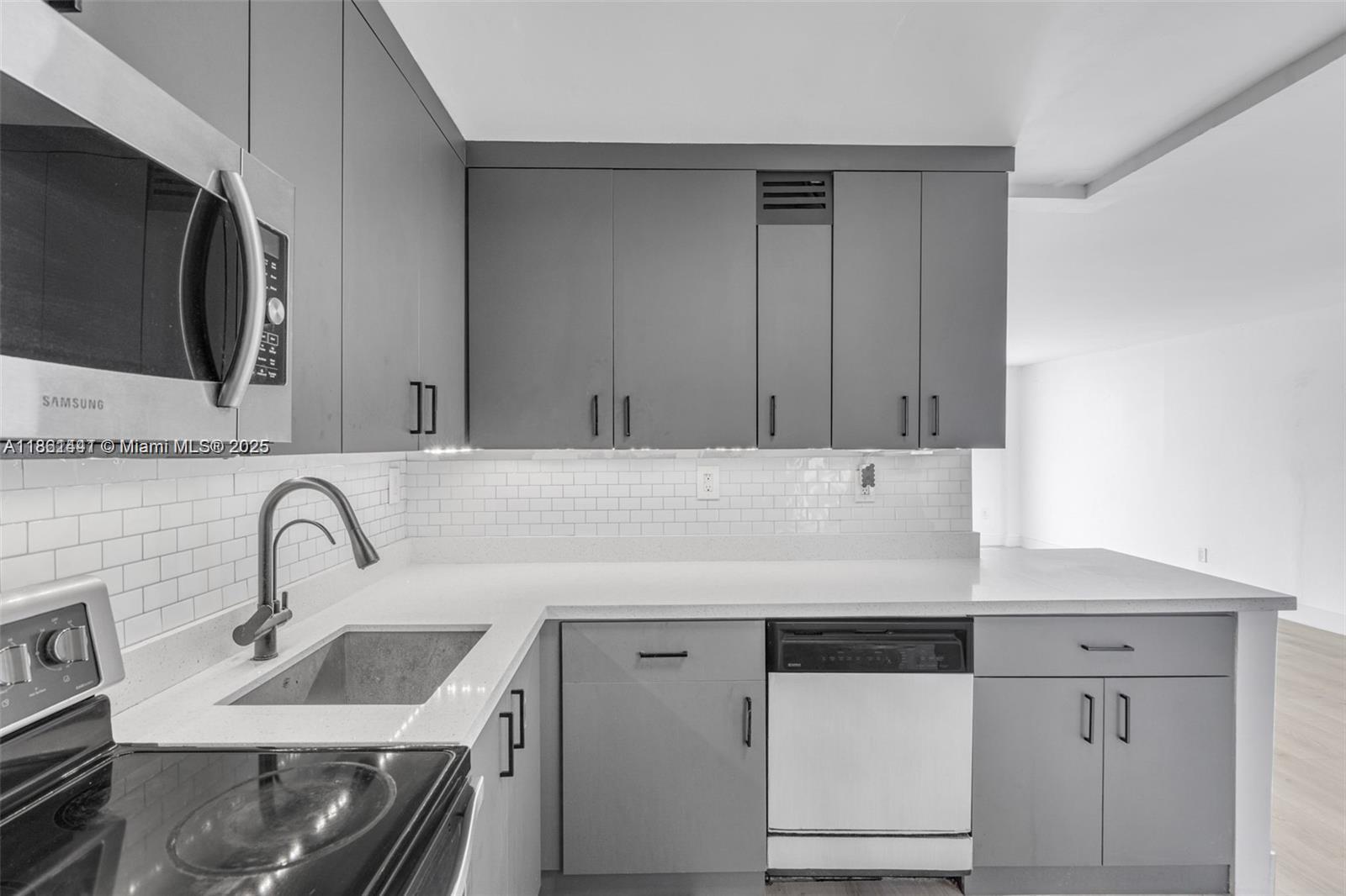 6900 Bay Dr #11F Miami Beach, FL 33141