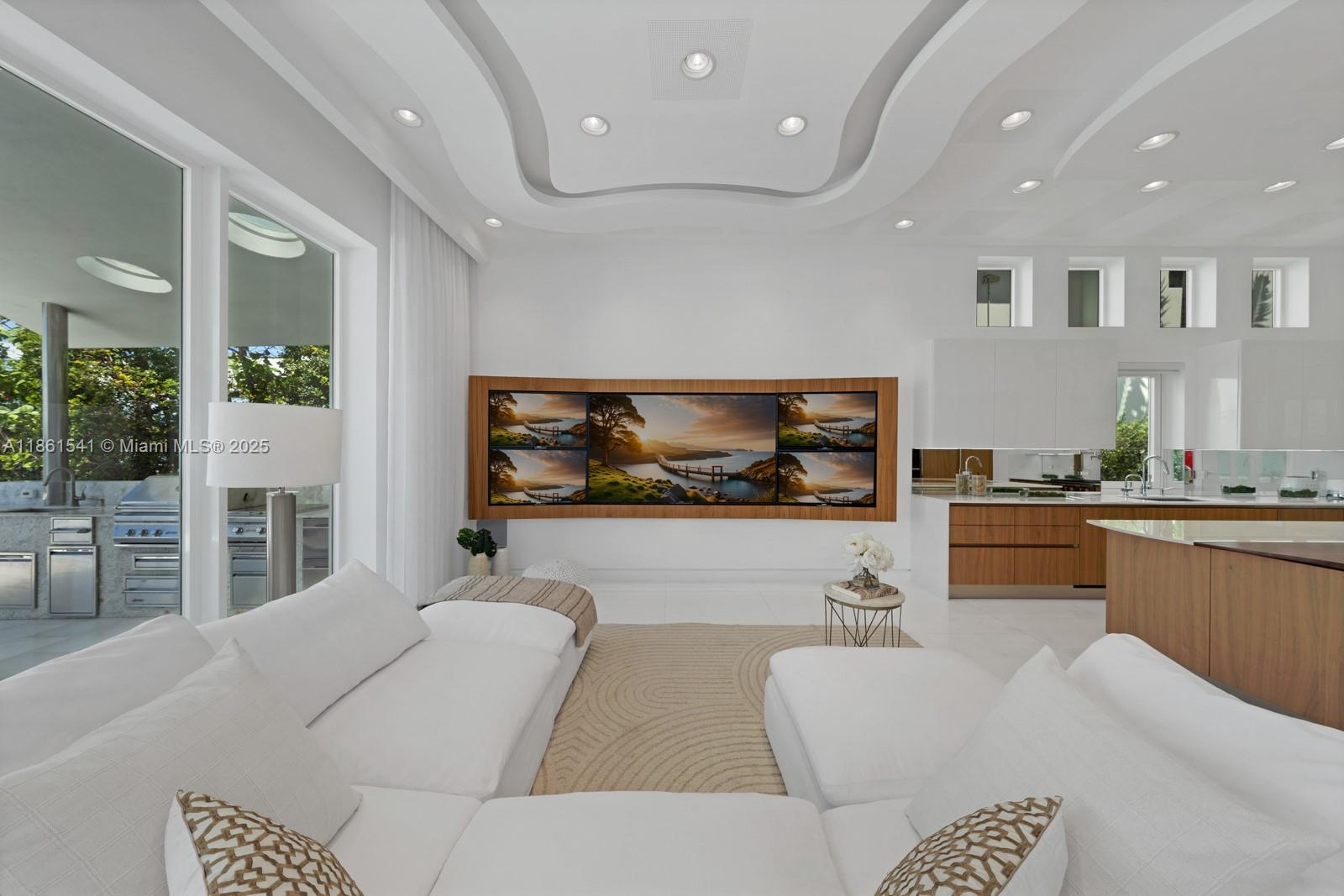 1825 Cleveland Rd Miami Beach, FL 33141 1825 Cleveland Rd Miami Beach, FL 33141