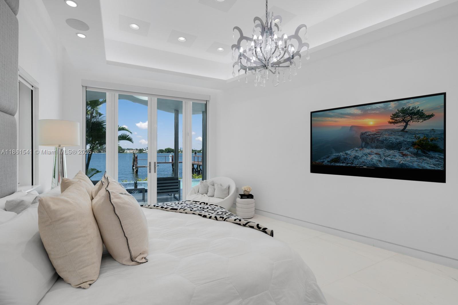 1825 Cleveland Rd Miami Beach, FL 33141 1825 Cleveland Rd Miami Beach, FL 33141