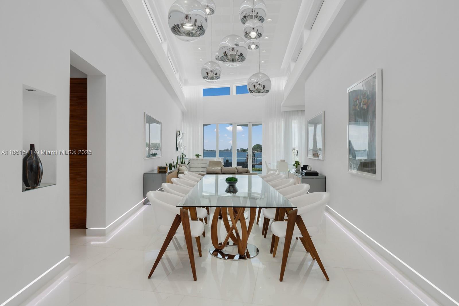 1825 Cleveland Rd Miami Beach, FL 33141 1825 Cleveland Rd Miami Beach, FL 33141