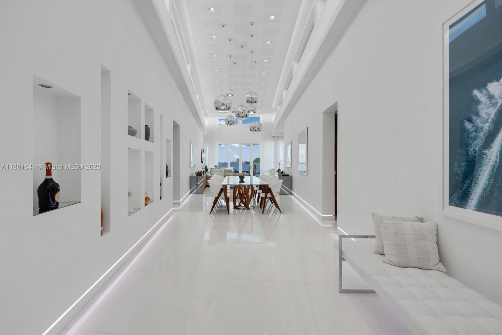 1825 Cleveland Rd Miami Beach, FL 33141 1825 Cleveland Rd Miami Beach, FL 33141