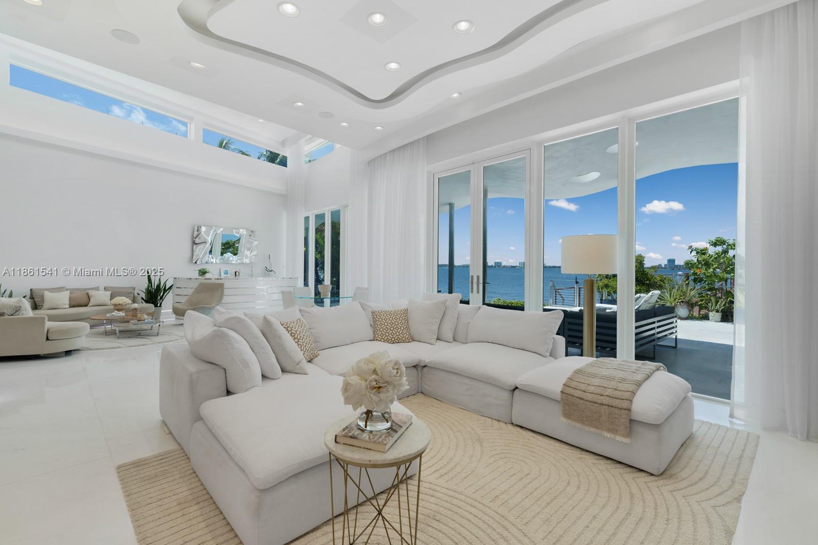 1825 Cleveland Rd Miami Beach, FL 33141 1825 Cleveland Rd Miami Beach, FL 33141