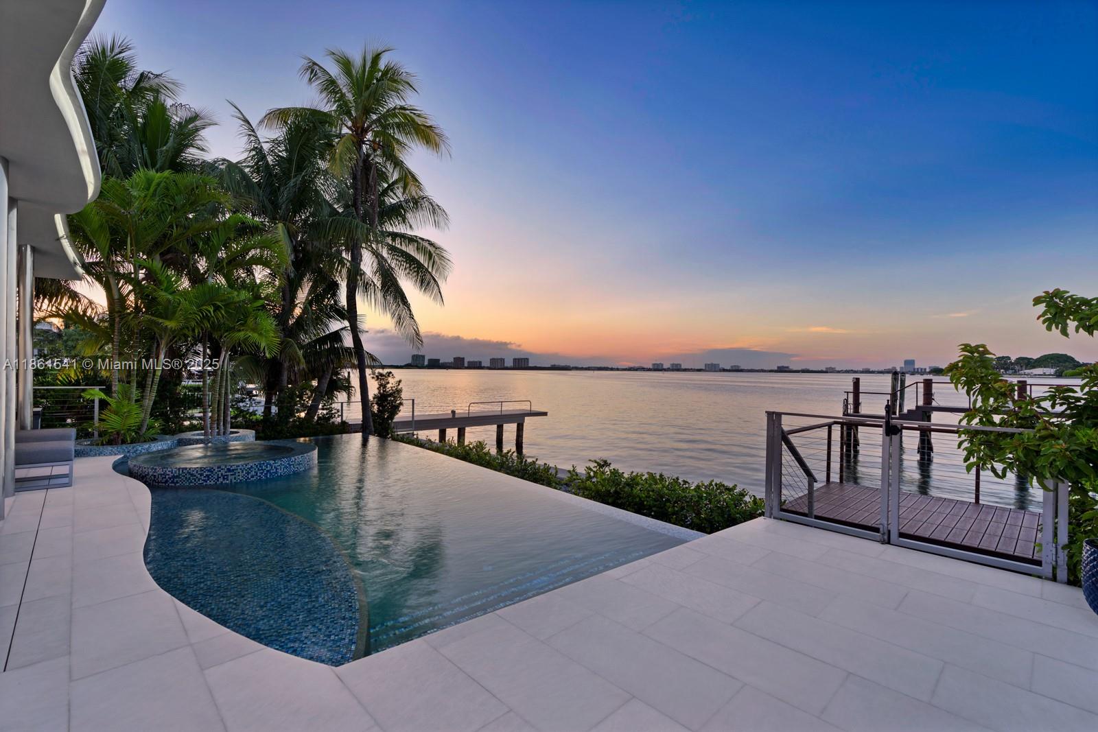 1825 Cleveland Rd Miami Beach, FL 33141 1825 Cleveland Rd Miami Beach, FL 33141