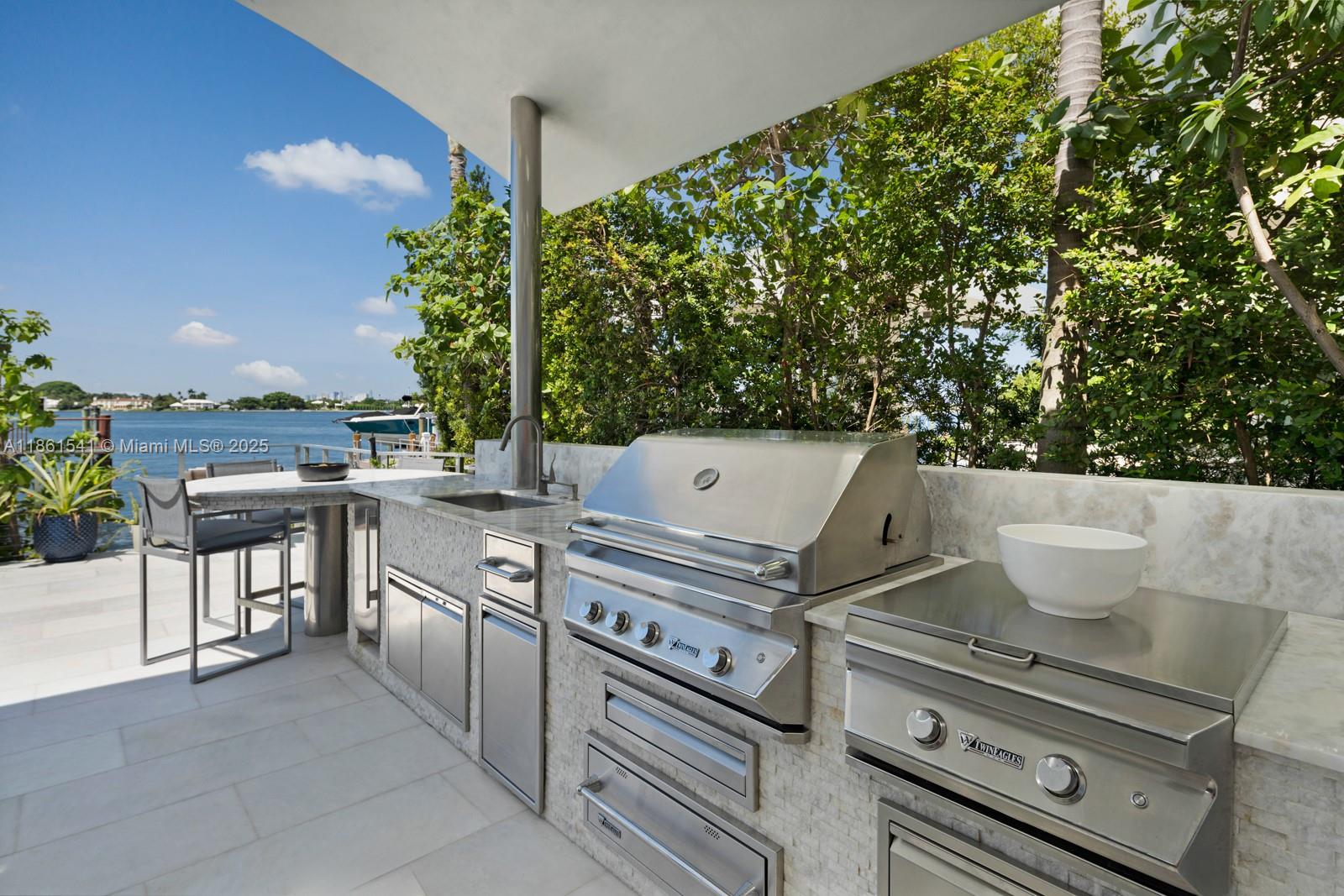 1825 Cleveland Rd Miami Beach, FL 33141 1825 Cleveland Rd Miami Beach, FL 33141